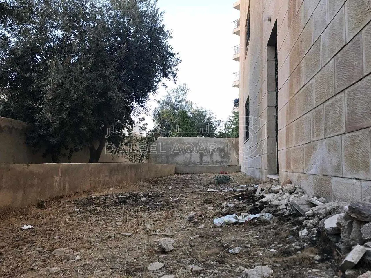 أرض في الجاردنز، شارع خالد الزريقات، فيلا رقم٢٢ - 450,000 دأ - صورة 1