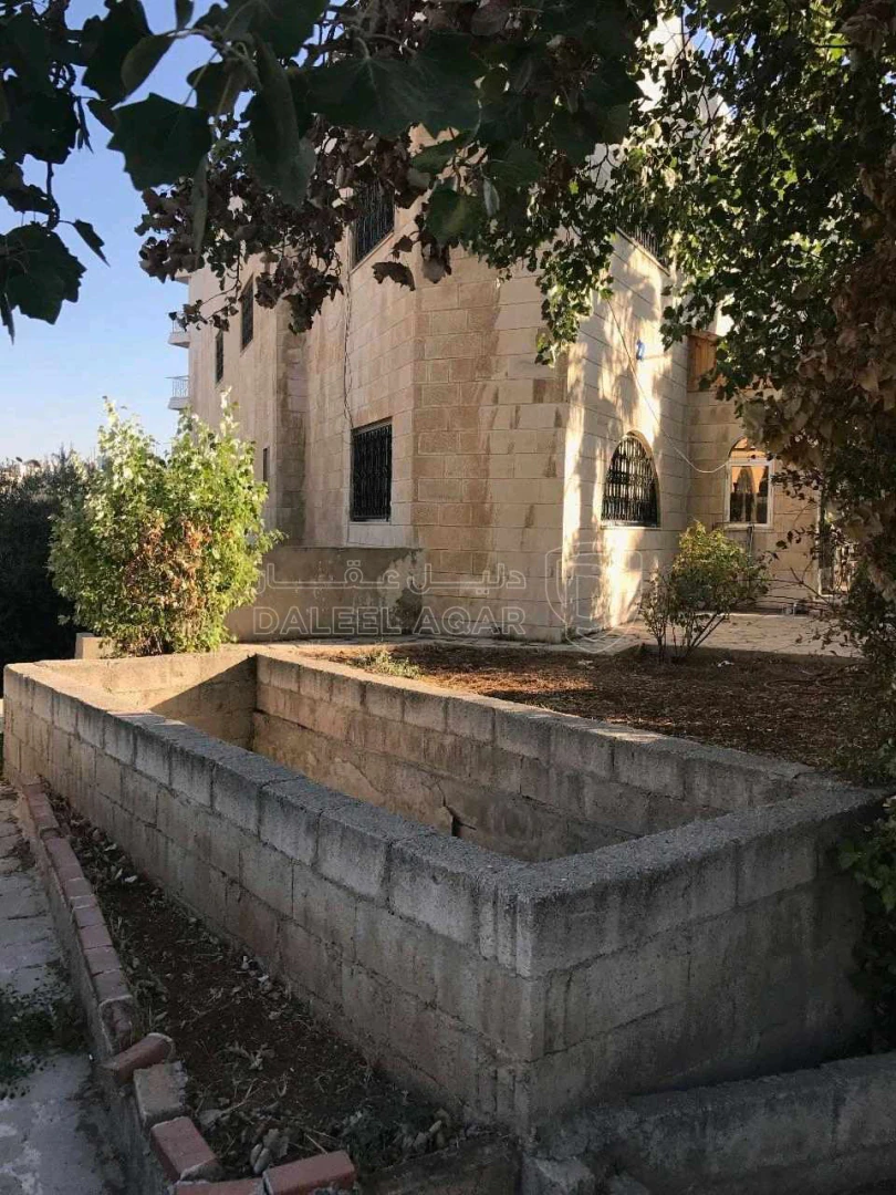 أرض في الجاردنز، شارع خالد الزريقات، فيلا رقم٢٢ - 450,000 دأ - صورة 1