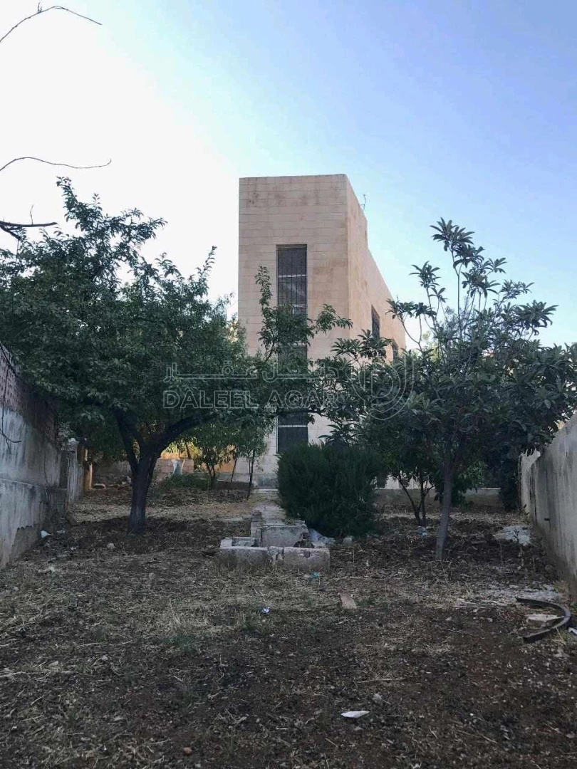 أرض في الجاردنز، شارع خالد الزريقات، فيلا رقم٢٢ - 450,000 دأ - صورة 1