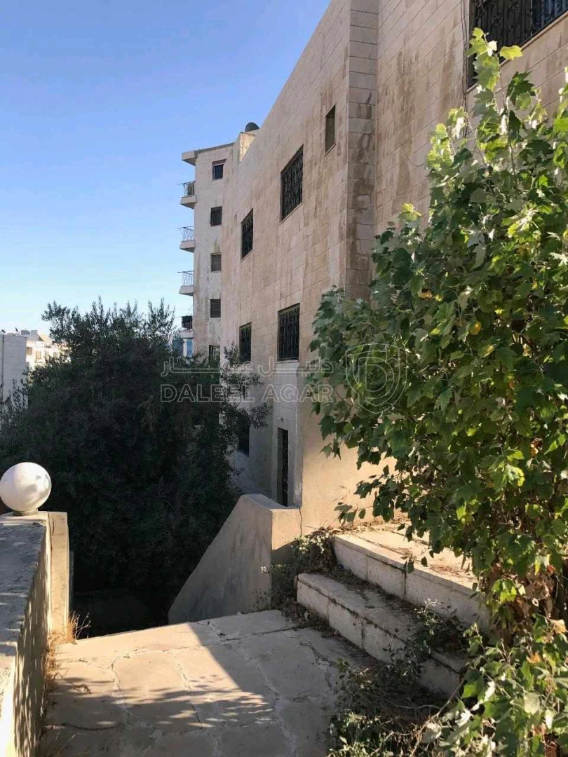 أرض في الجاردنز، شارع خالد الزريقات، فيلا رقم٢٢ - 450,000 دأ - صورة 1