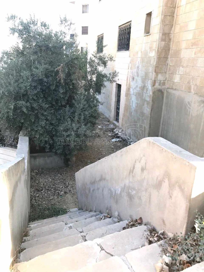 أرض في الجاردنز، شارع خالد الزريقات، فيلا رقم٢٢ - 450,000 دأ - صورة 1