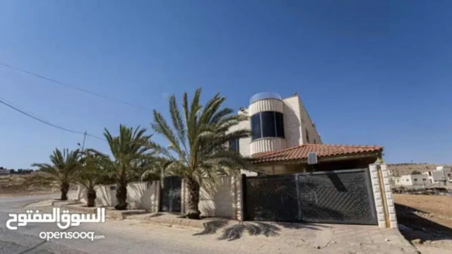 فيلا/منزل - شفا بدران حي المروج شارع عفان بن مسلم - 450000 دأ