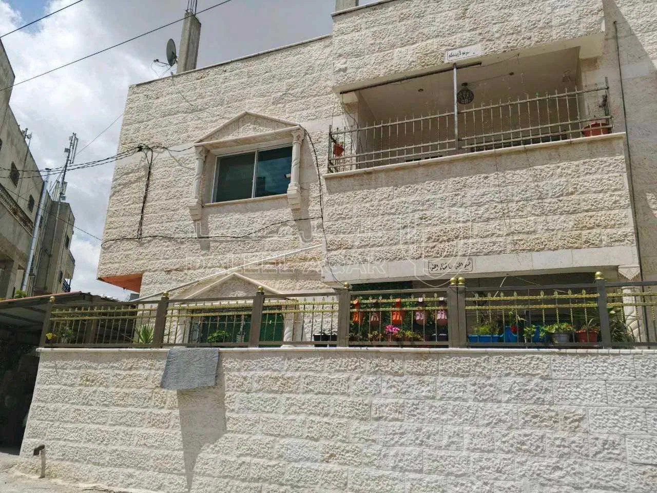 مبنى في اربد ايدون مقابل مسجد ايدون الكبير - 140,000 دأ - صورة 1