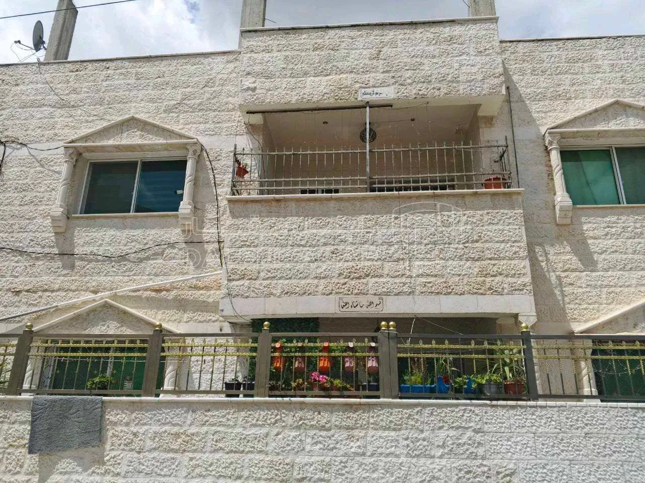 مبنى في اربد ايدون مقابل مسجد ايدون الكبير - 140,000 دأ - صورة 1