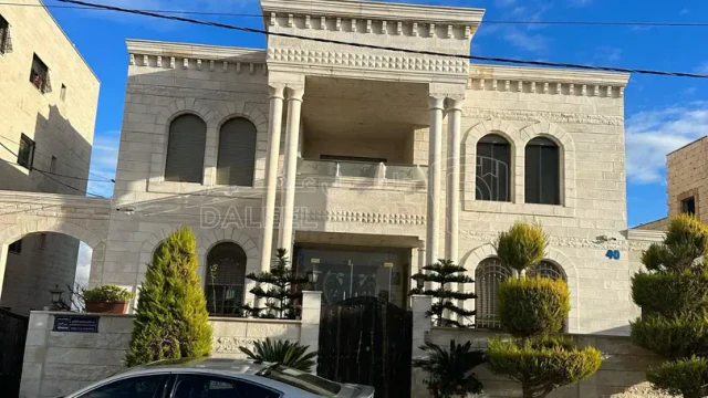 فيلا/منزل - ابو نصير  - 420000 دأ