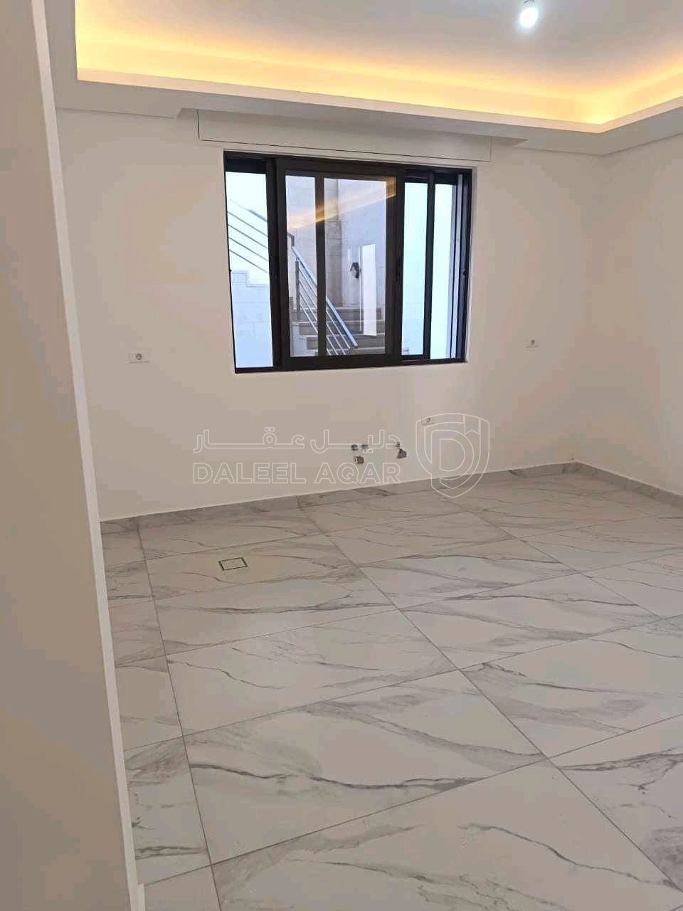 شقة في عمان أم أذينه إسكان رائد خلف  - 175,000 دأ - صورة 1