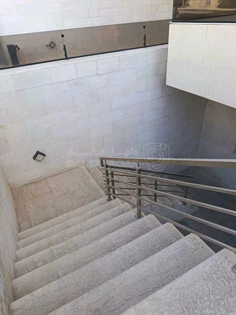 شقة في عمان أم أذينه إسكان رائد خلف  - 175,000 دأ - صورة 1