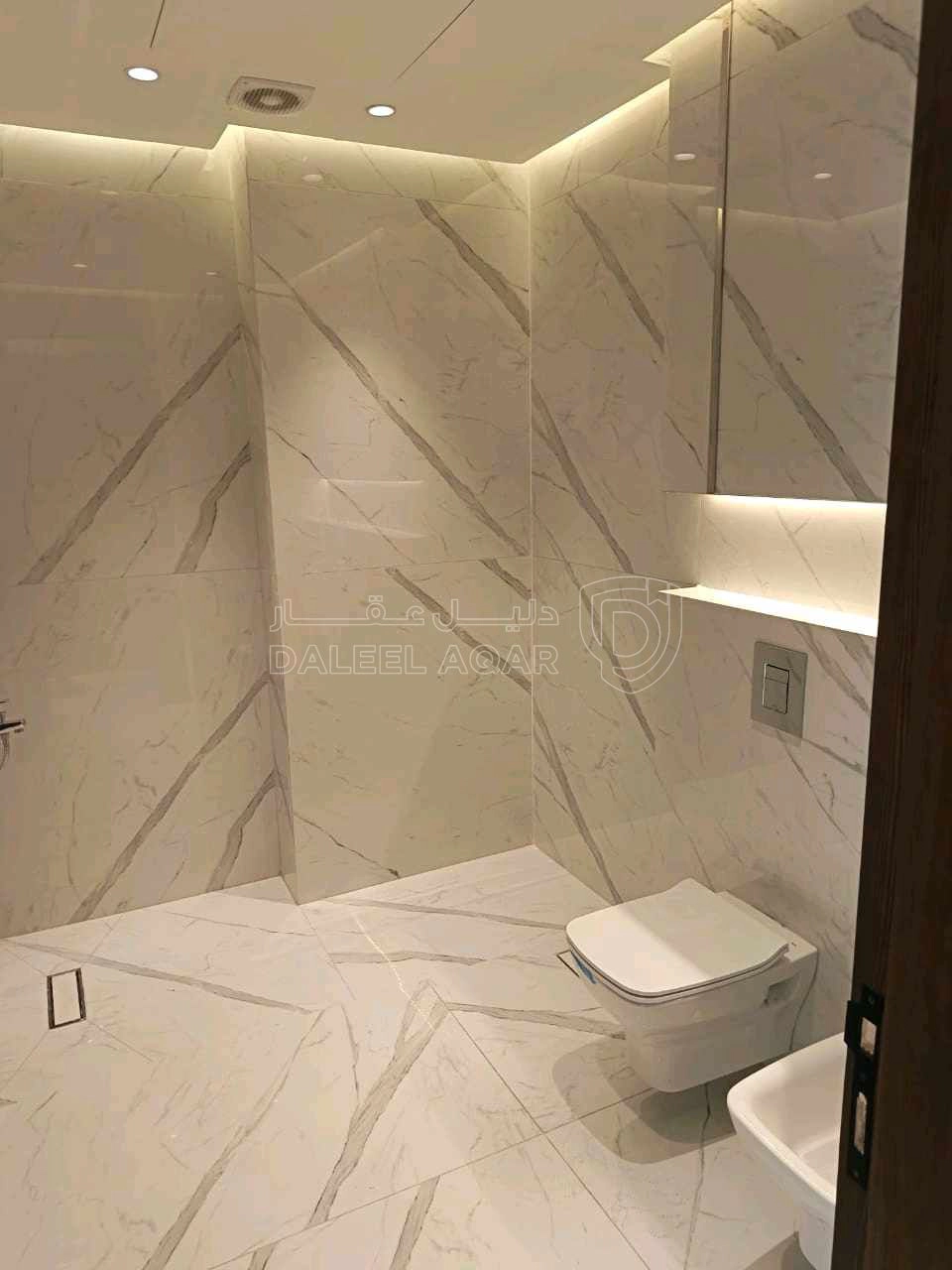 شقة في عمان أم أذينه إسكان رائد خلف  - 175,000 دأ - صورة 1