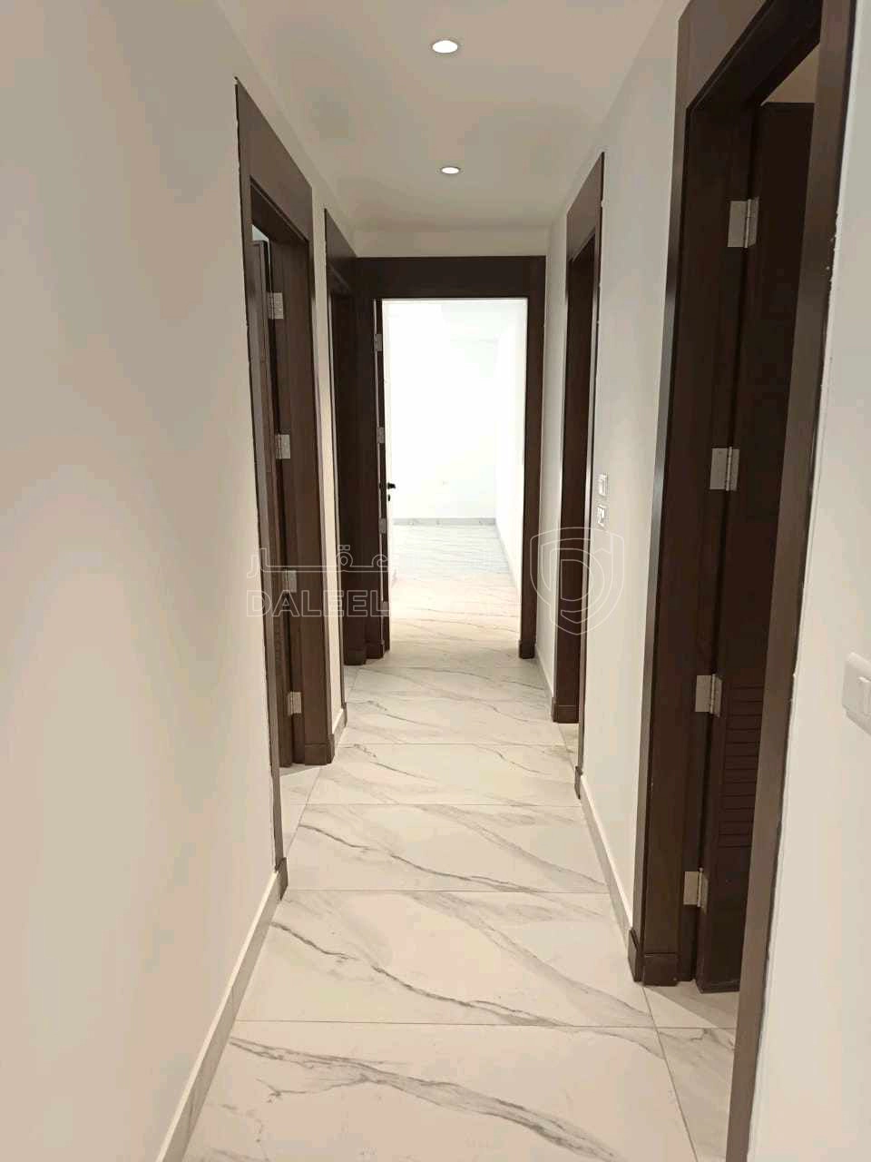 شقة في عمان أم أذينه إسكان رائد خلف  - 175,000 دأ - صورة 1