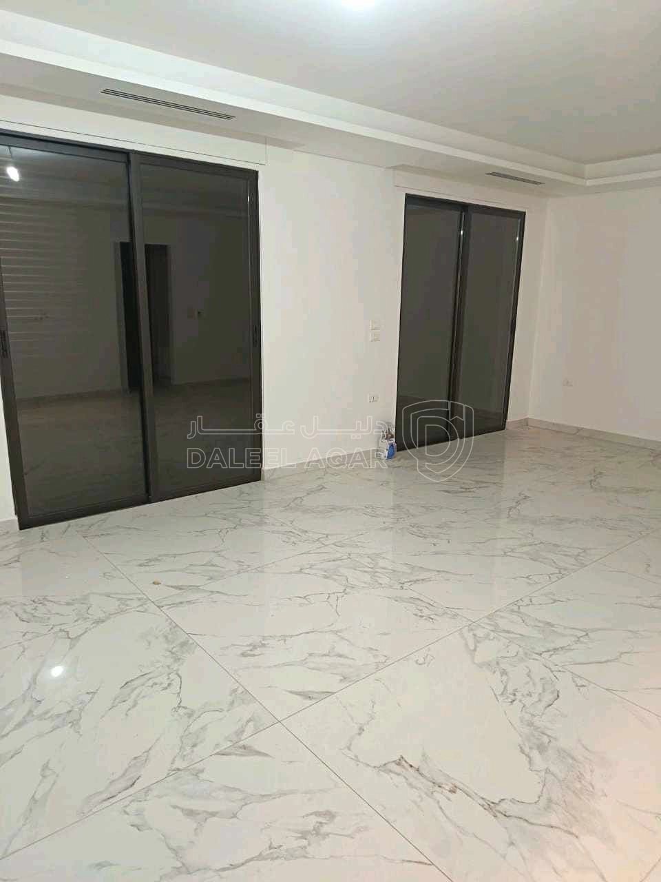 شقة في عمان أم أذينه إسكان رائد خلف  - 175,000 دأ - صورة 1