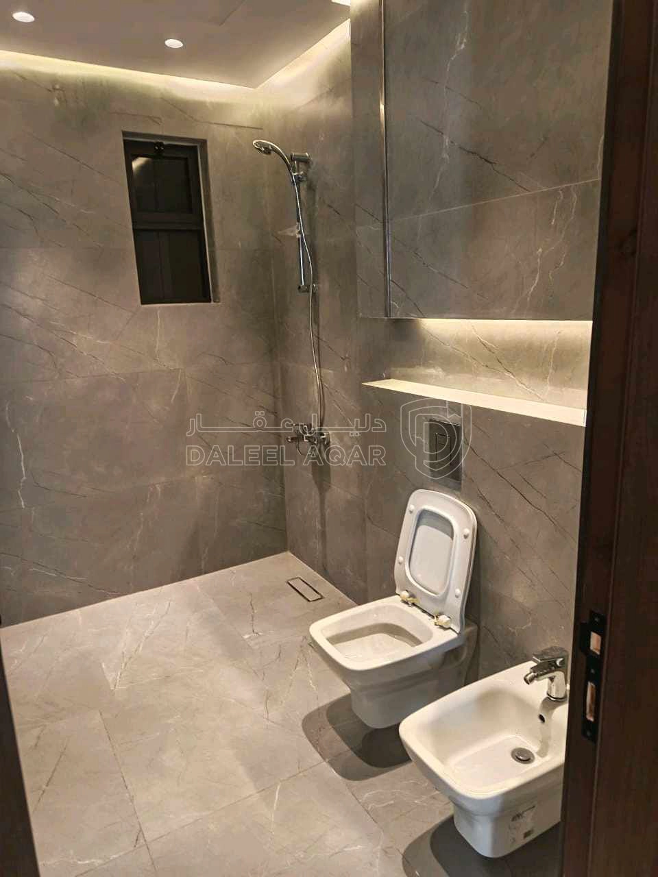 شقة في عمان أم أذينه إسكان رائد خلف  - 175,000 دأ - صورة 1