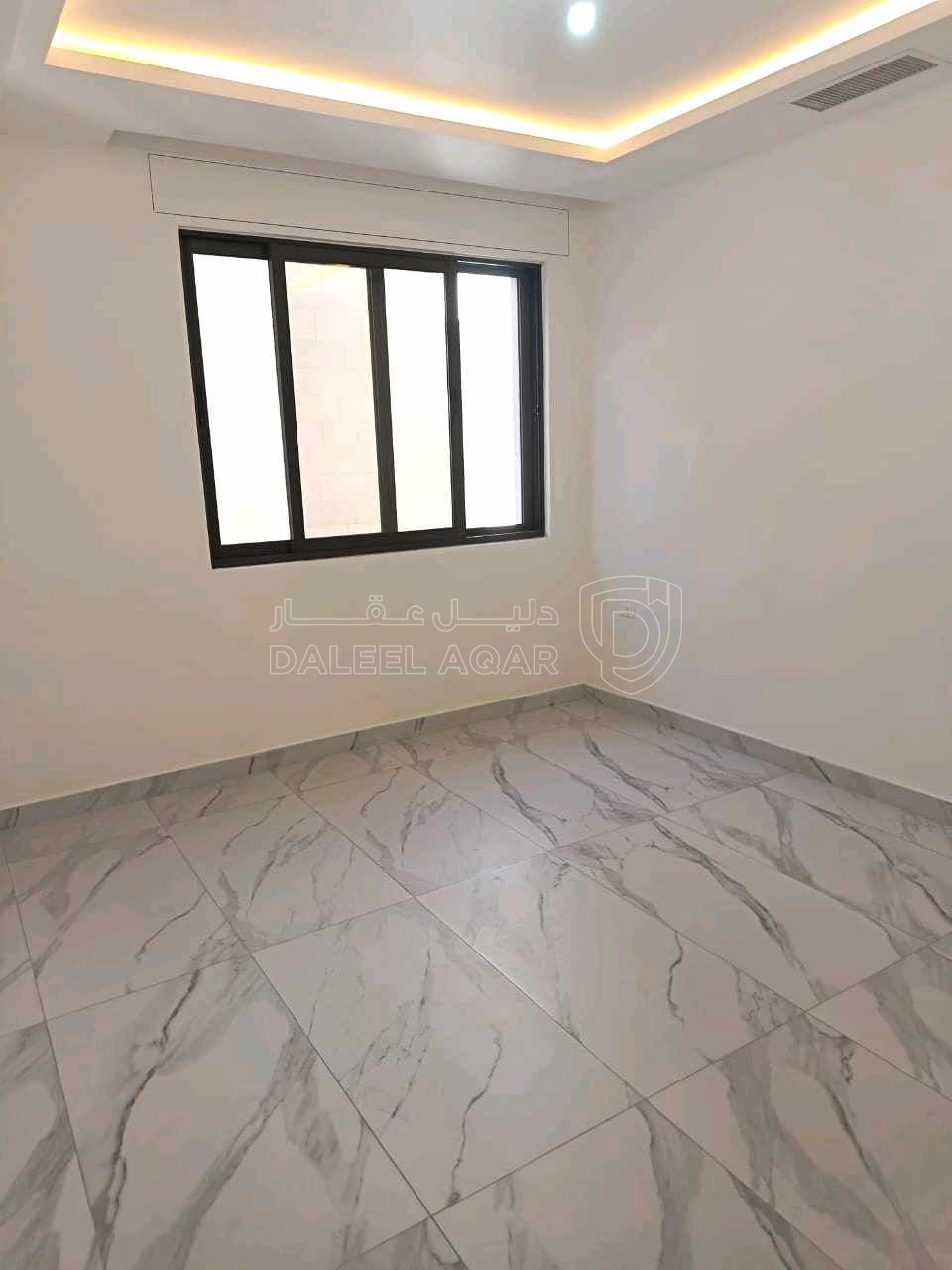 شقة في عمان أم أذينه إسكان رائد خلف  - 175,000 دأ - صورة 1