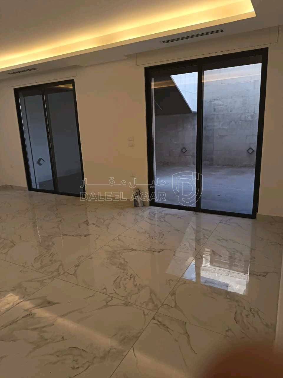 شقة في عمان أم أذينه إسكان رائد خلف  - 175,000 دأ - صورة 1