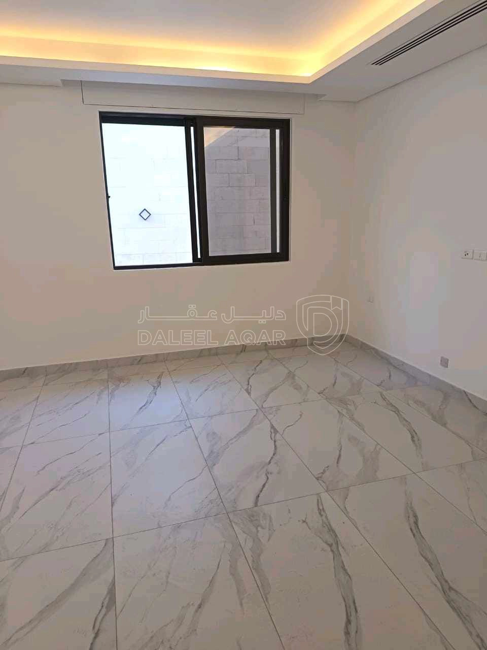 شقة في عمان أم أذينه إسكان رائد خلف  - 175,000 دأ - صورة 1