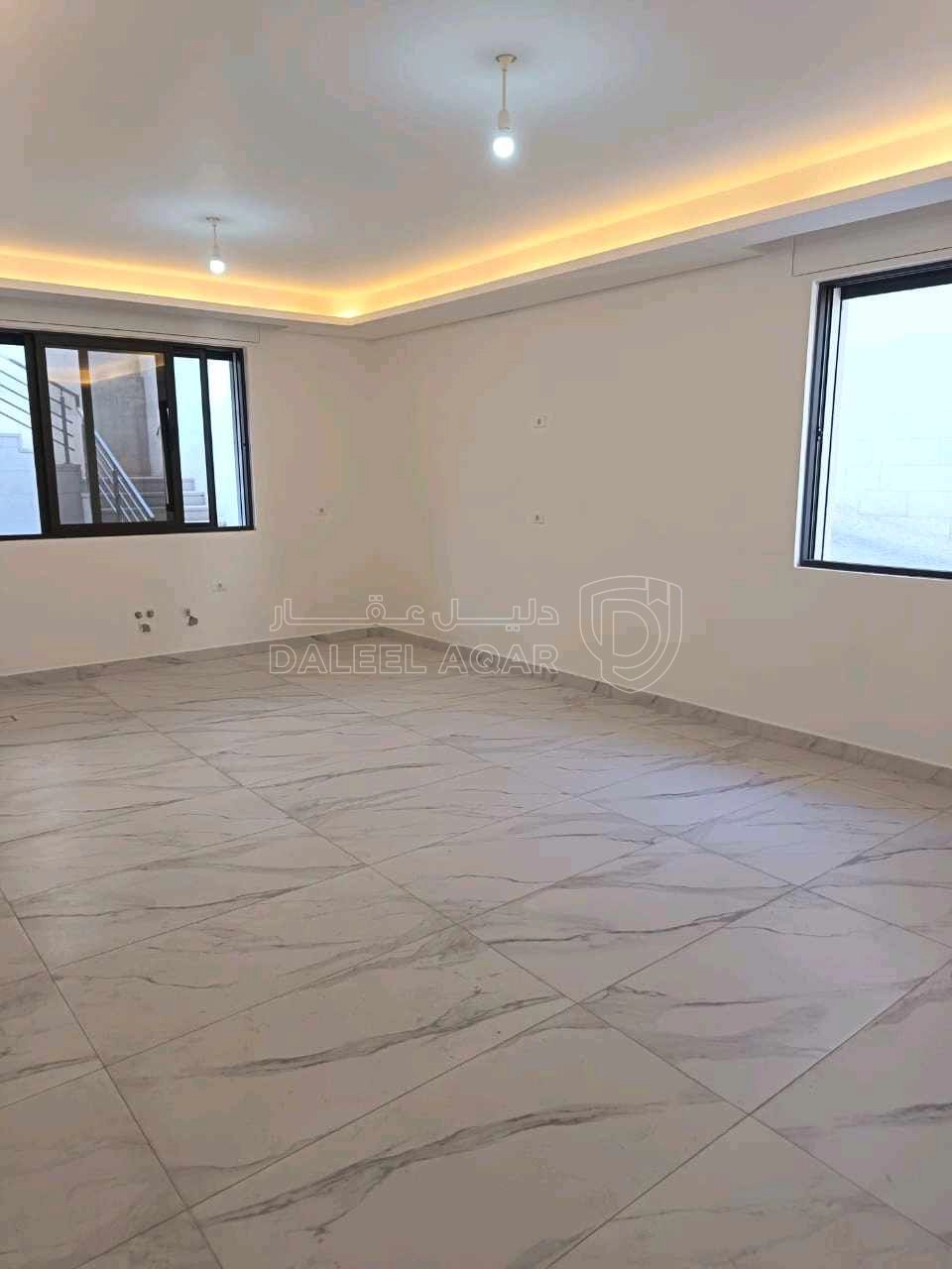 شقة في عمان أم أذينه إسكان رائد خلف  - 175,000 دأ - صورة 1