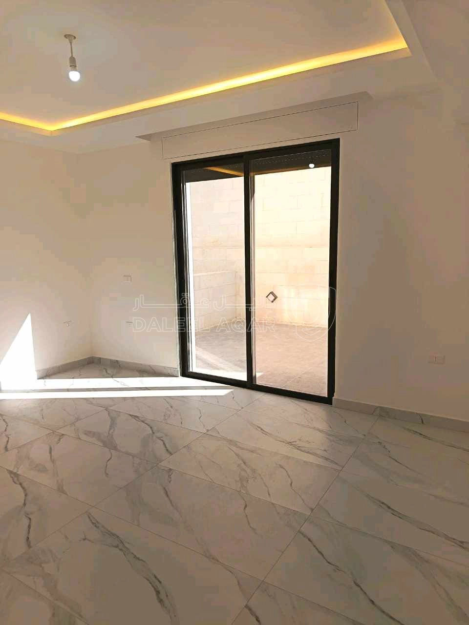 شقة في عمان أم أذينه إسكان رائد خلف  - 175,000 دأ - صورة 1