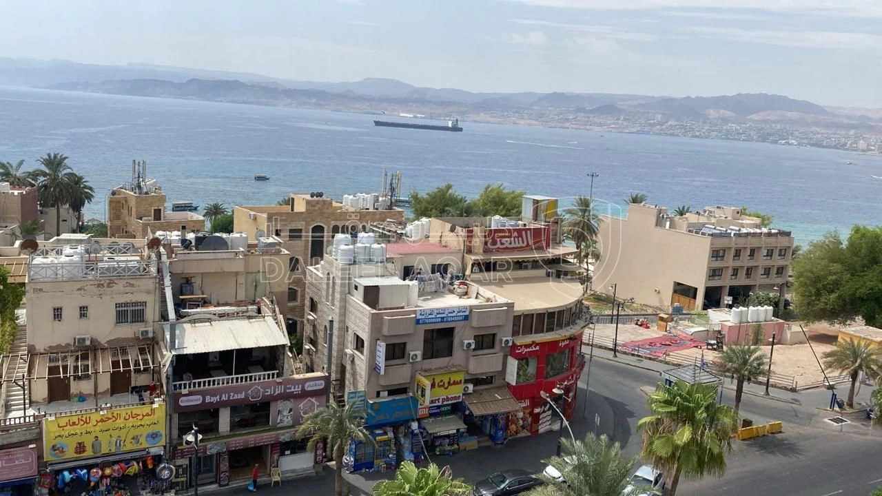 مبنى في شارع الكورنيش - 550,000 دأ - صورة 2