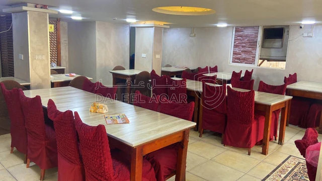 مبنى في شارع الكورنيش - 550,000 دأ - صورة NaN