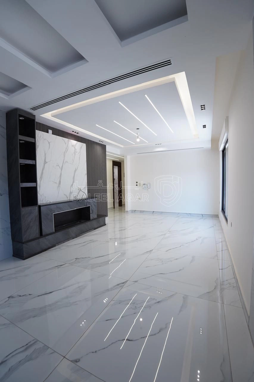 شقة في شبه ارضي مع حديقة اجمل مناطق خلدا مشروع 125سكن خاص - 265,000 دأ - صورة 1