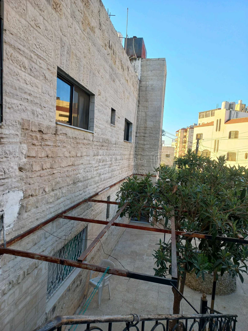 مبنى في السلط البقيع بعد مركز الصحي البقيع الشامل ب ٥٠م - 180,000 دأ - صورة 1
