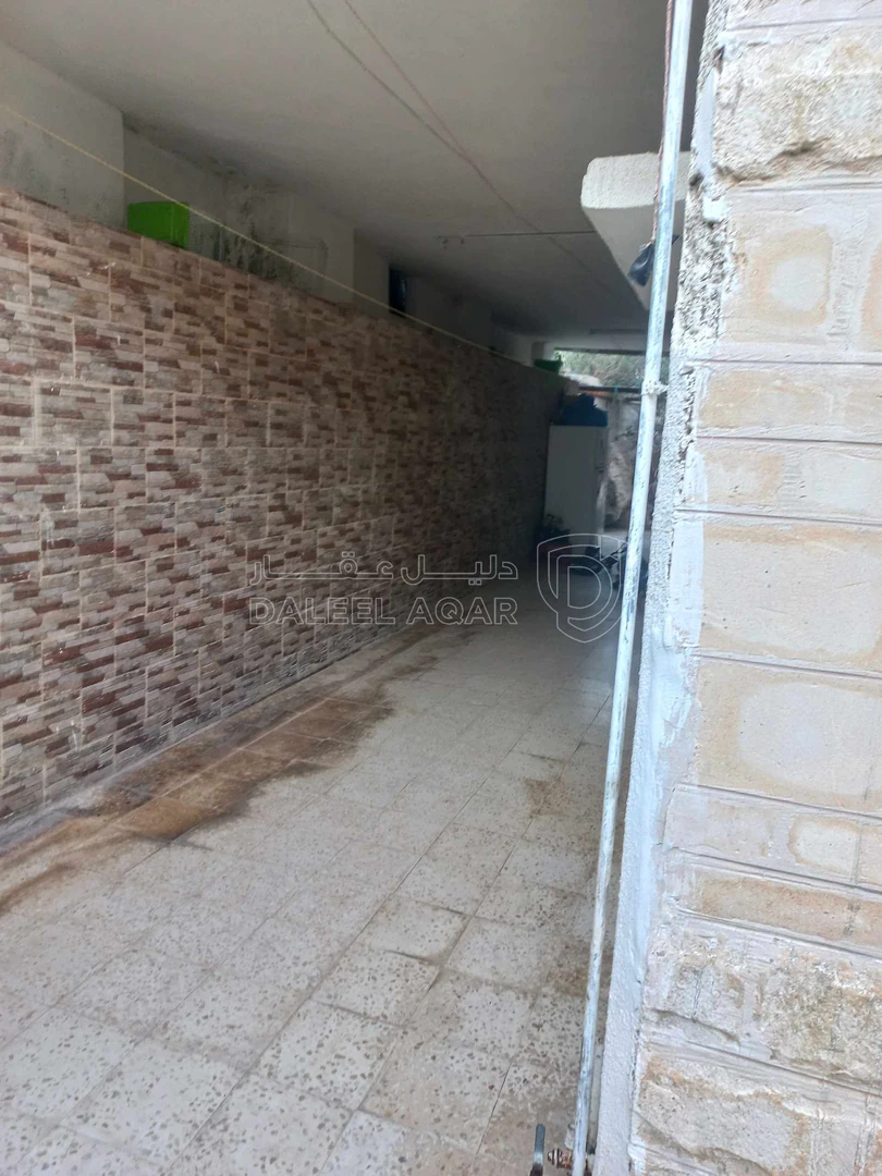 مبنى في السلط البقيع بعد مركز الصحي البقيع الشامل ب ٥٠م - 180,000 دأ - صورة 1
