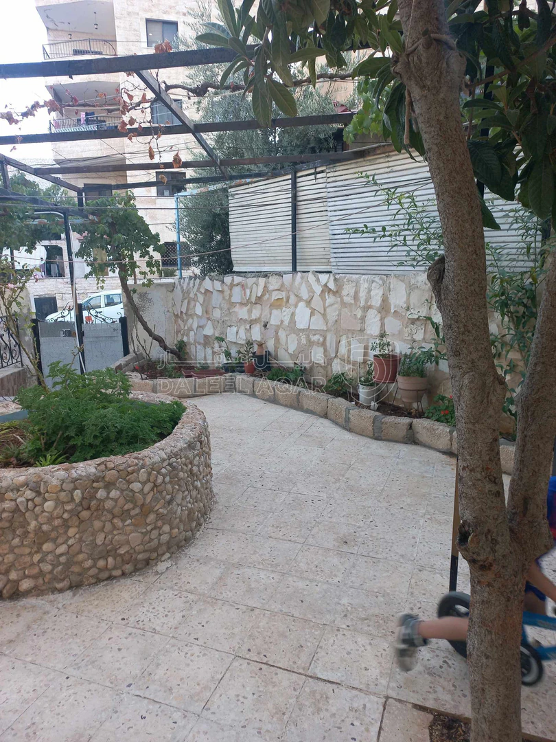 مبنى في السلط البقيع بعد مركز الصحي البقيع الشامل ب ٥٠م - 180,000 دأ - صورة 1