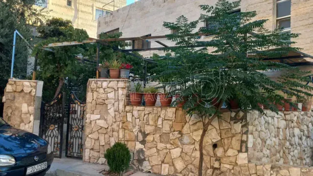مبنى - السلط البقيع بعد مركز الصحي البقيع الشامل ب ٥٠م - 180000 دأ