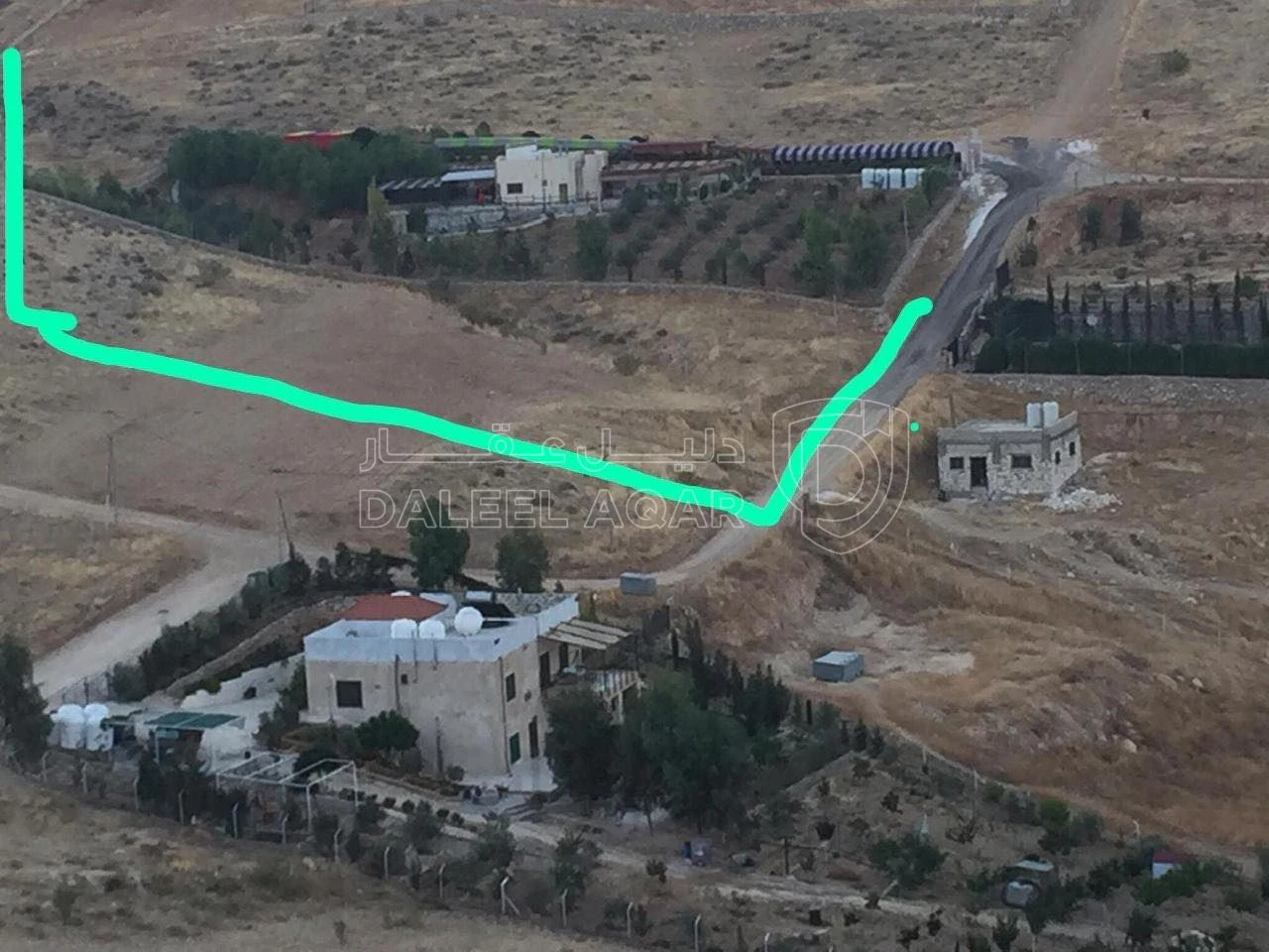 أرض في ارض تصلح لشاليه بمنطقة مرتفعة ومطلة على شارع جرش - 33,000 دأ - صورة 1