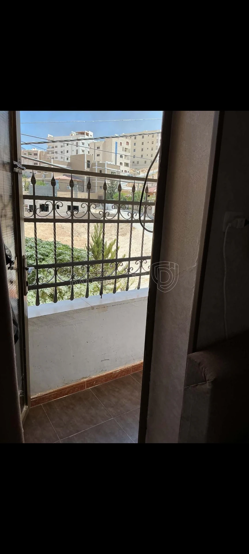 شقة في الزرقاء الجديدة شارع الوينك الكرامه  - 42,000 دأ - صورة 1