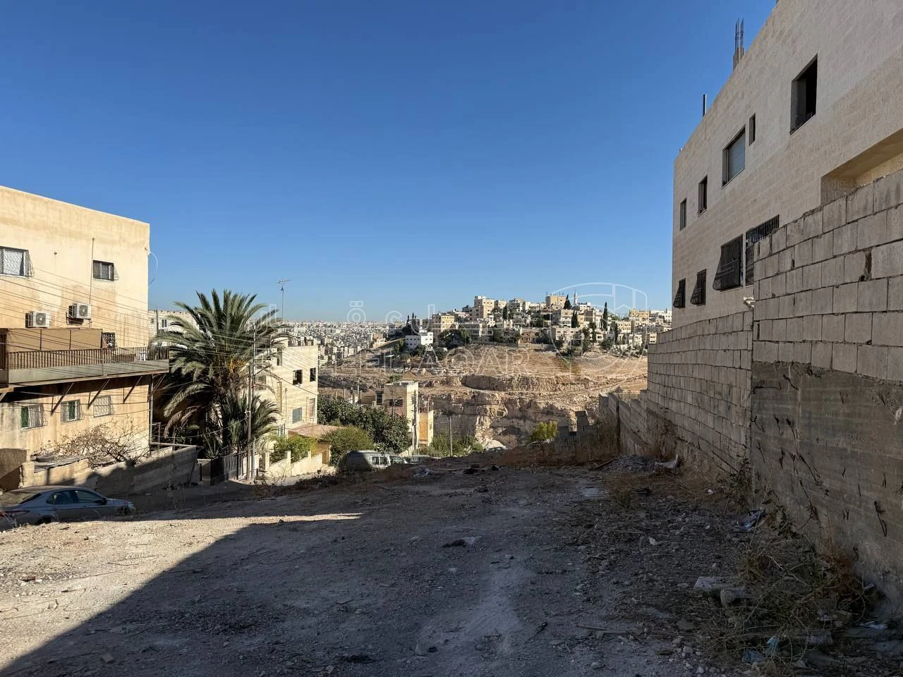 أرض في ارض للبيع في جبل الزهور على شارعين بسعر مغري  - 69,000 دأ - صورة 2