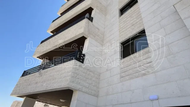 شقة - شقة جديدة ب 38 الف في جبل الزهور تشطيب حديث  - 38000 دأ