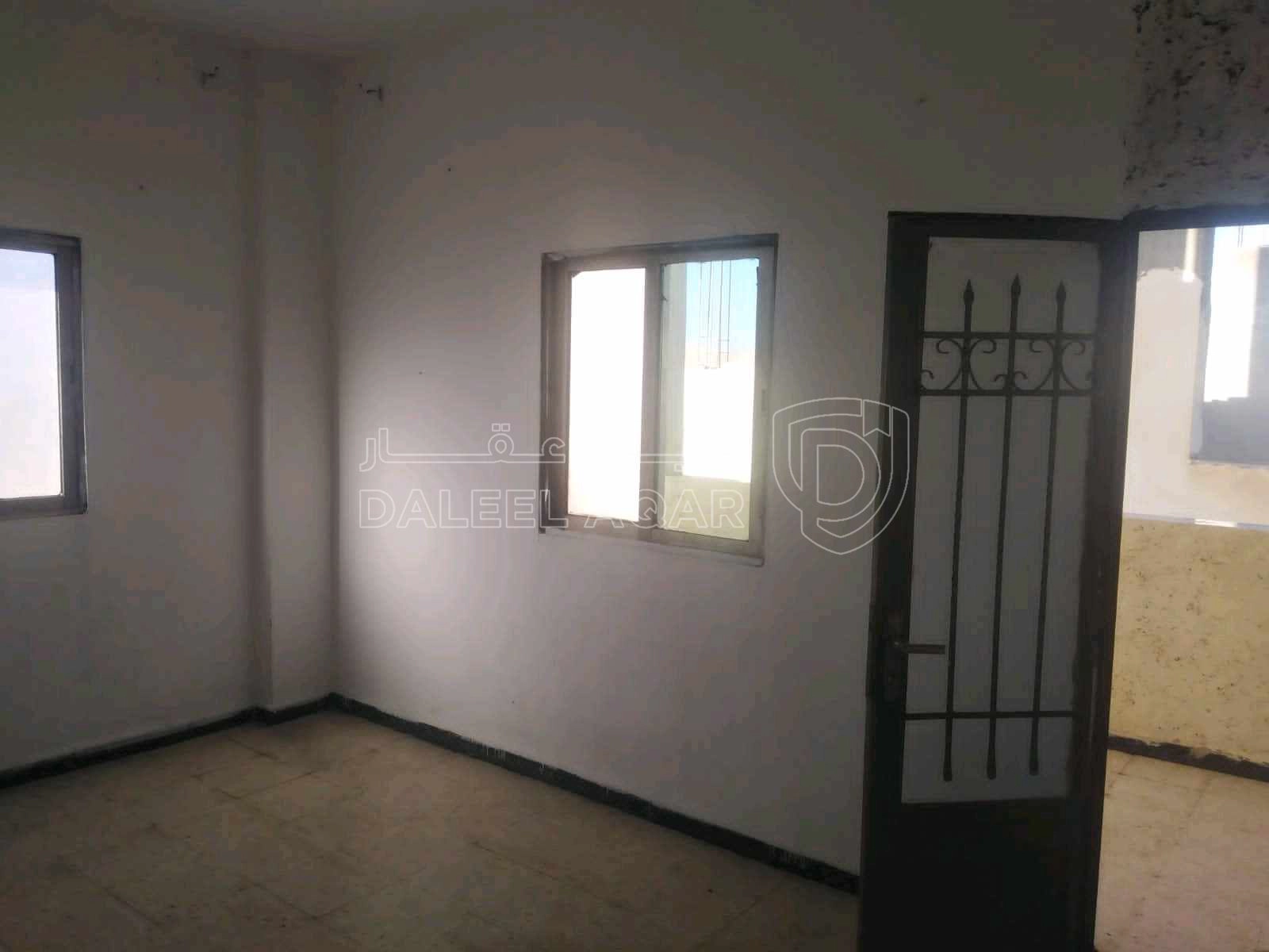 مبنى في الزرقاء السخنه الحي الشرقي  - 60,000 دأ - صورة 1