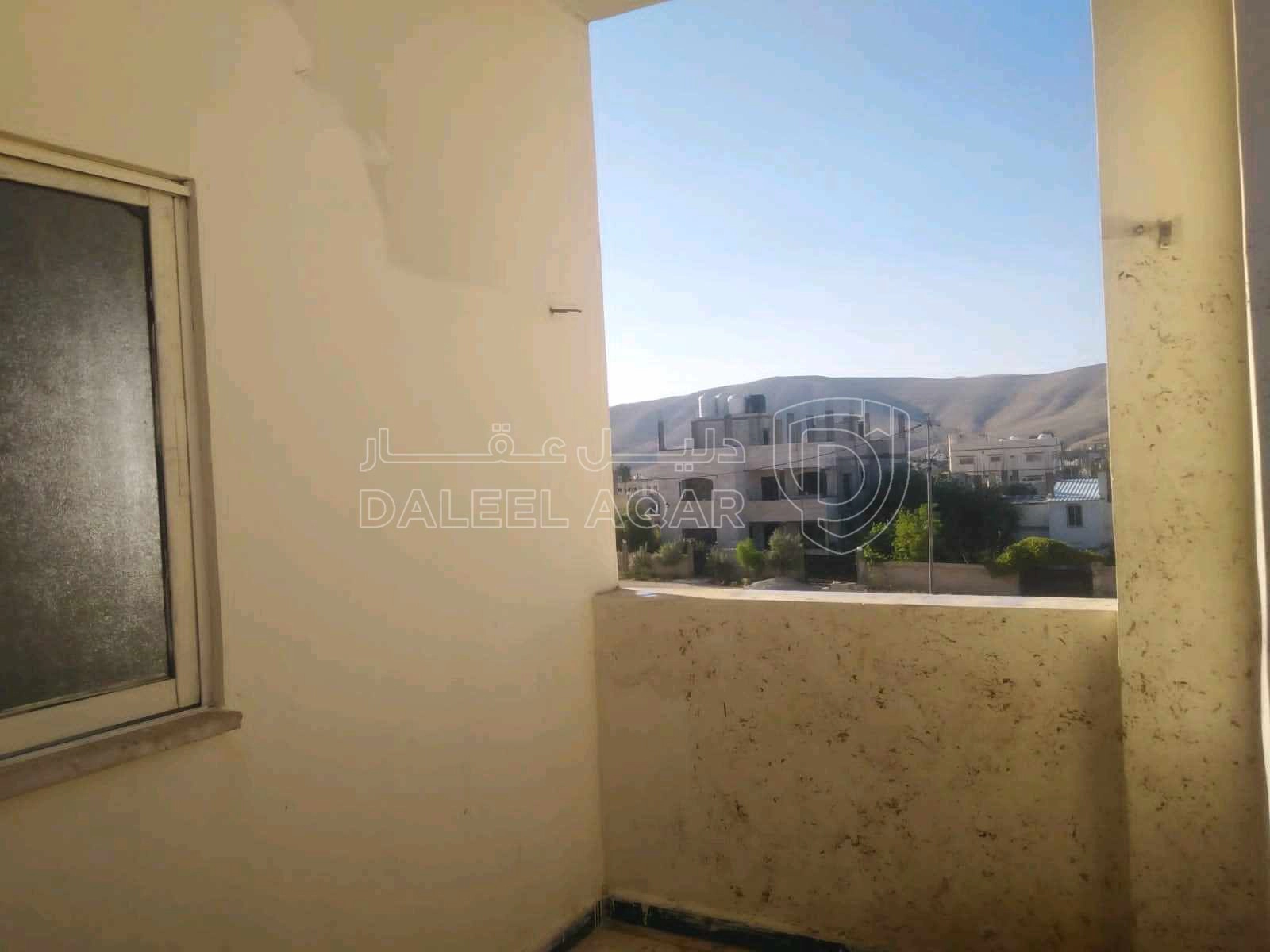 مبنى في الزرقاء السخنه الحي الشرقي  - 60,000 دأ - صورة 1