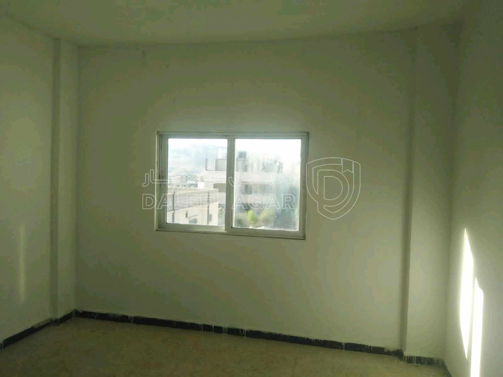 مبنى في الزرقاء السخنه الحي الشرقي  - 60,000 دأ - صورة 1