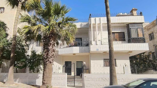 فيلا/منزل - الذراع الغربي بالقرب من مسجد التوبه شارع التوبة - 125000 دأ