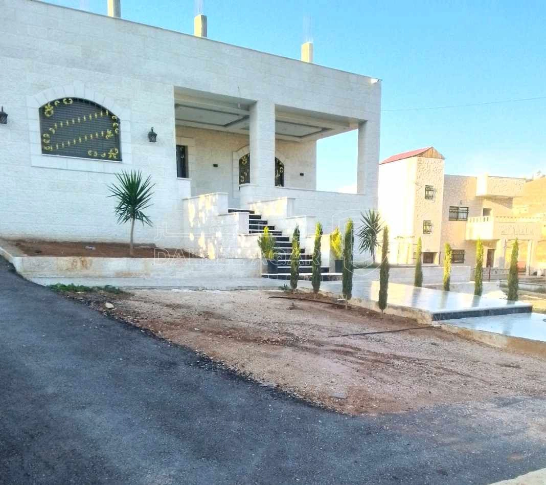 فيلا/منزل في ام رمانة - 120,000 دأ - صورة 1