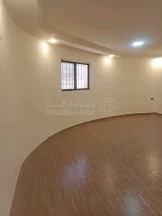 شقة - شقة طابق شبه ارضي مدخل مستقل للبيع في مادبا - 37000 دأ