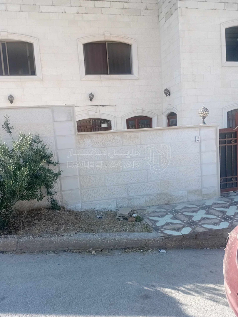 فيلا/منزل في .الزرقاء ضاحيه البستان خلف مدرسه حي البستان  - 1,250,000 دأ - صورة 2