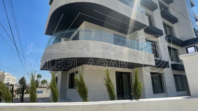 شقة - ش.عبداللطيف صلاح،قرب ميدان النهضة - 175000 دأ