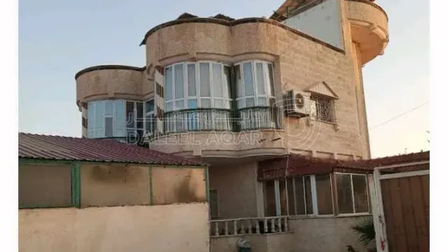 فيلا/منزل - المفرق ضاحيه الملك عبدالله الثاني  - 130000 دأ