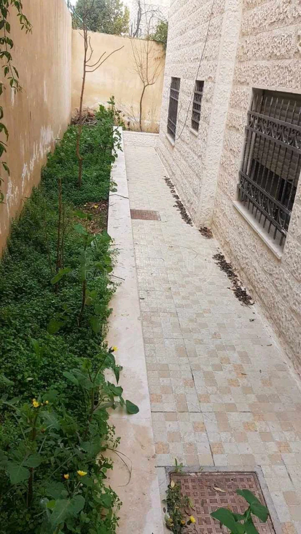 فيلا/منزل في عمان ضاحية الأمير حسن - 175,000 دأ - صورة 1