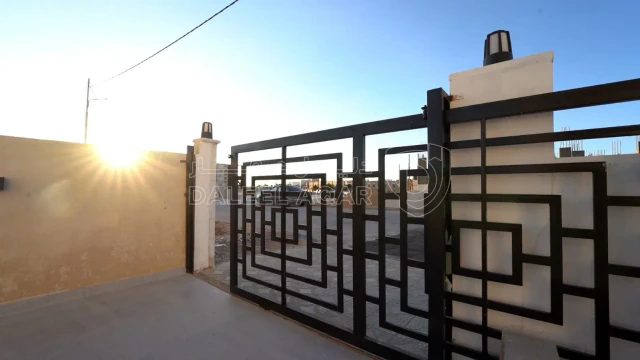 شقة - الزرقاء/مدينة الشرق/ضاحية الاميره سلمى - 70000 دأ