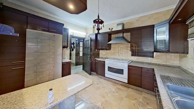 شقة - طبربور بلقرب من مسجد الفردوس - 72000 دأ