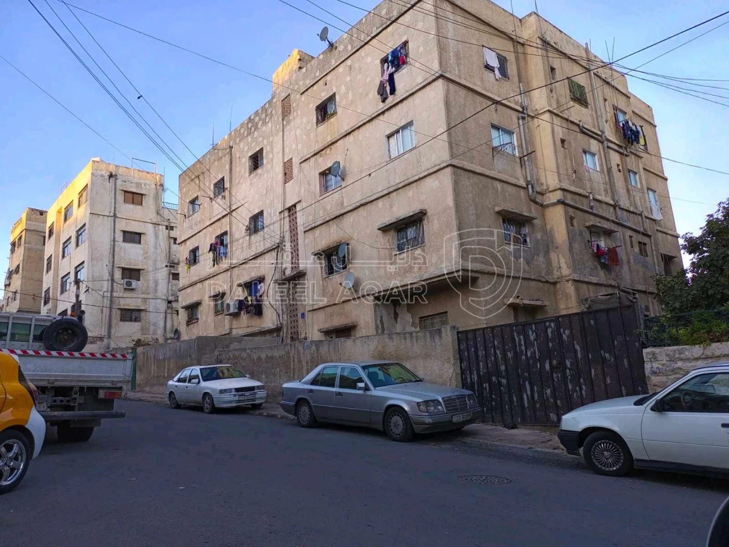 مبنى في عماره استثماريه للبيع في حي نزال وبدخل 10% - 250,000 دأ - صورة 1