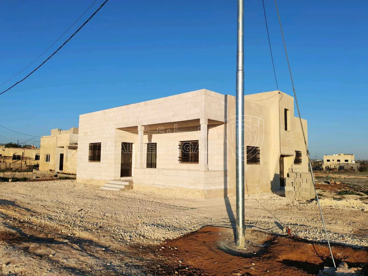 فيلا/منزل في بيت مستقل للبيع في مادبا قرب مسجد الفتح الإسلامي  - 49,000 دأ - صورة 1