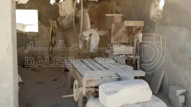 مصنع - منشار الحجر للبيع او الايجار قرب مصنع الدويك   - 14000 دأ