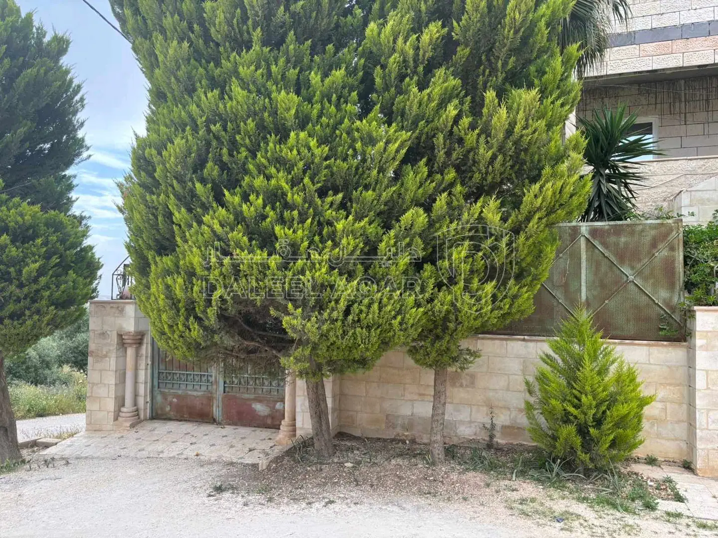 فيلا/منزل في منزل ٣ طوابق بسعر مغري للبيع - 140,000 دأ - صورة 1