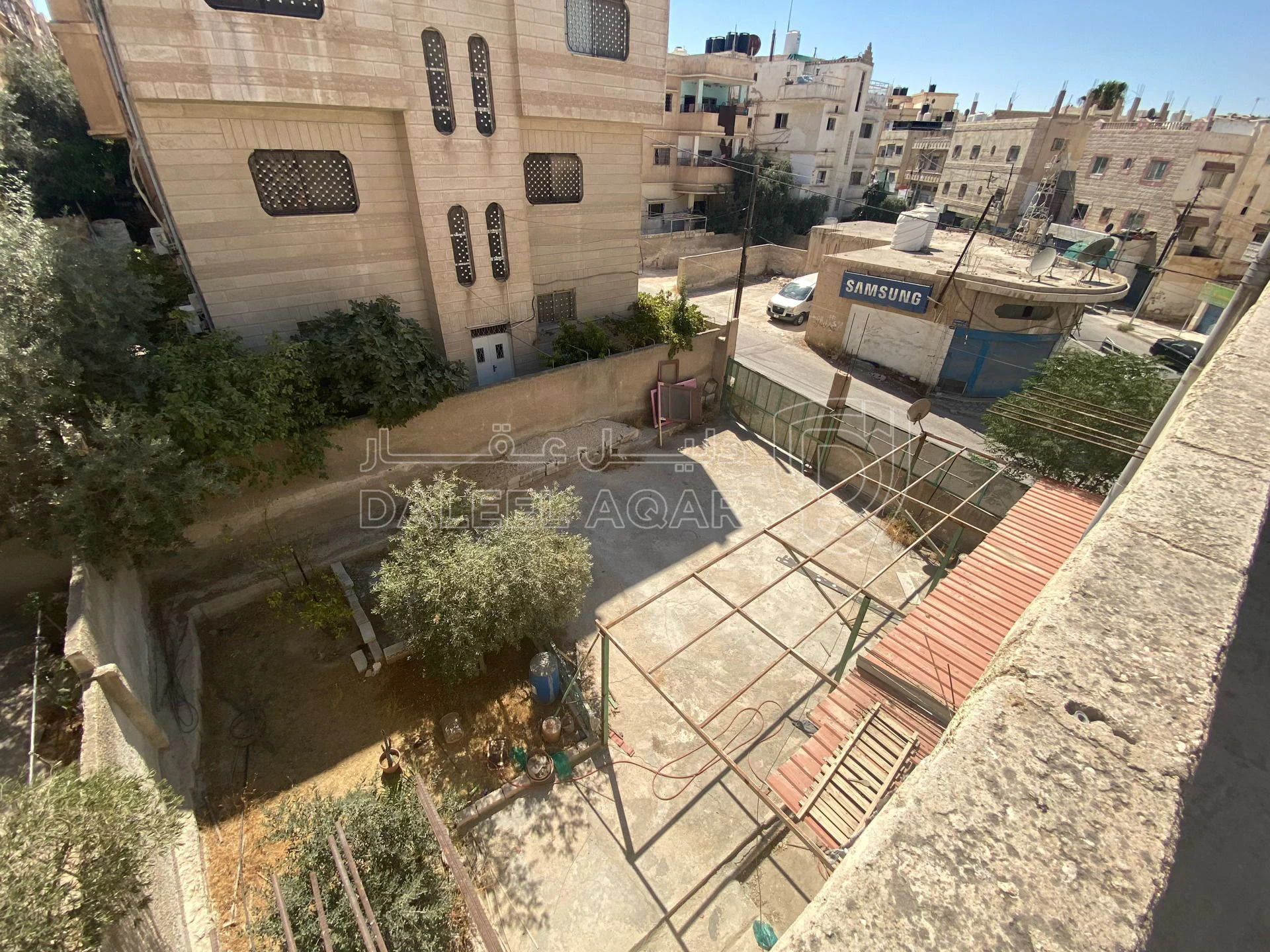 مبنى في عمارة تتكون من شقة و4 مخازن  - 130,000 دأ - صورة 7