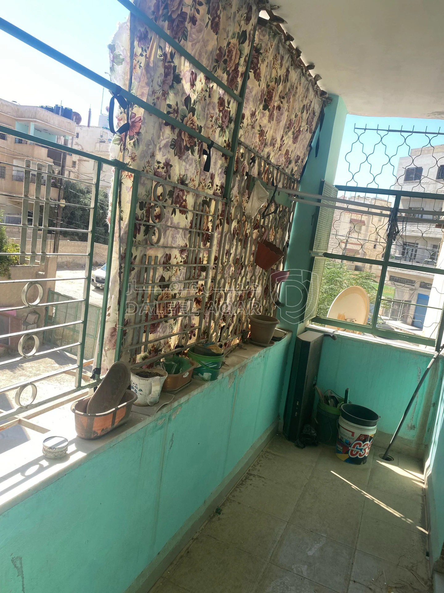 مبنى في عمارة تتكون من شقة و4 مخازن  - 130,000 دأ - صورة 3