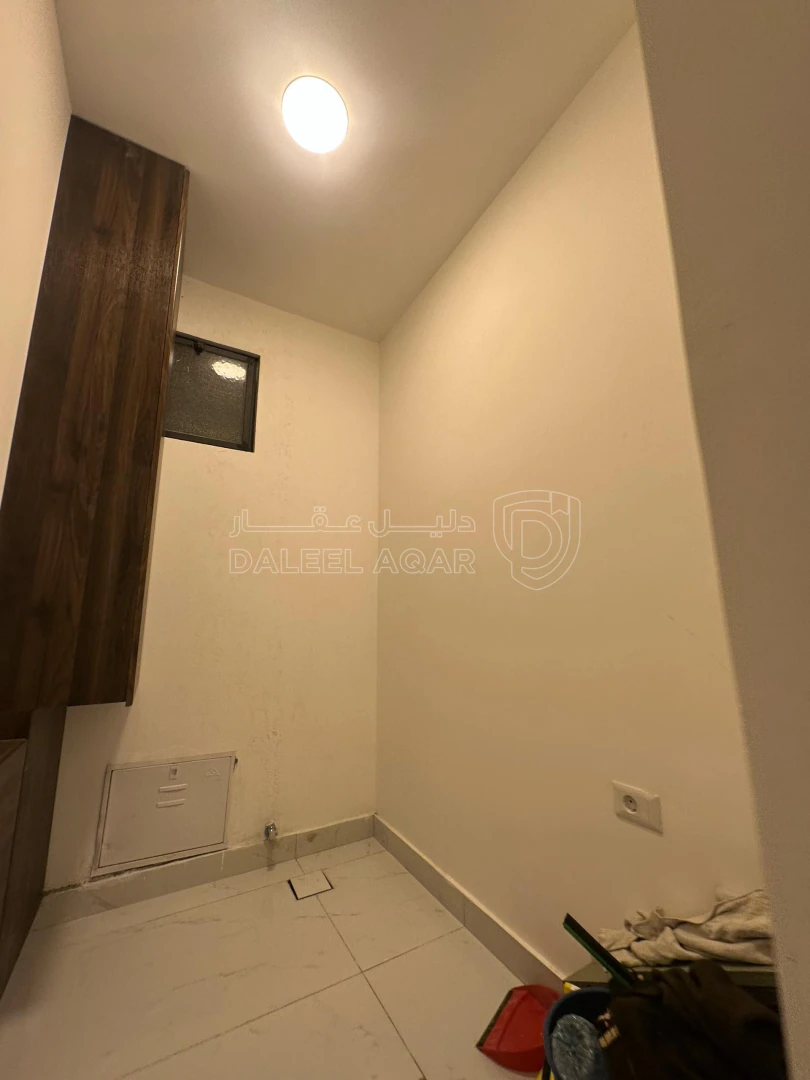 شقة في الطبقه قرب مدارس الخمائل  - 95,000 دأ - صورة 1
